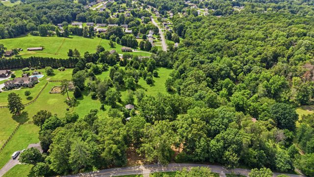 8525 W Crabtree Road, Hixson, TN 37343