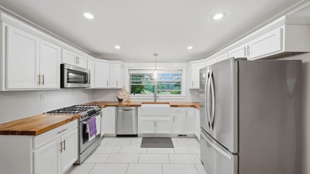 8525 W Crabtree Road, Hixson, TN 37343