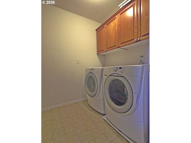 999 Se SACHA Pl, Hillsboro, OR 97123