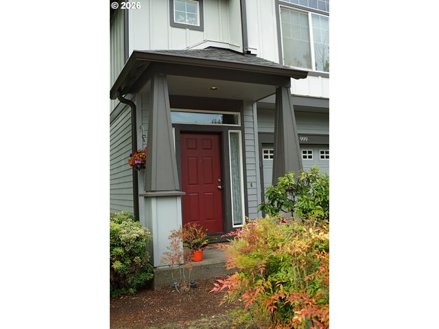999 Se SACHA Pl, Hillsboro, OR 97123