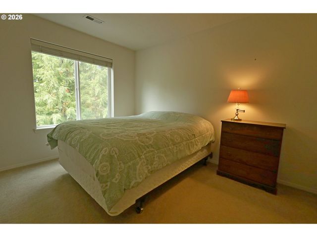 999 Se SACHA Pl, Hillsboro, OR 97123
