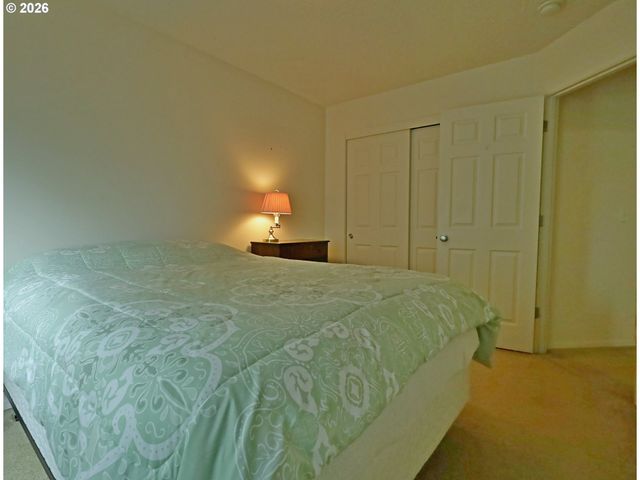 999 Se SACHA Pl, Hillsboro, OR 97123