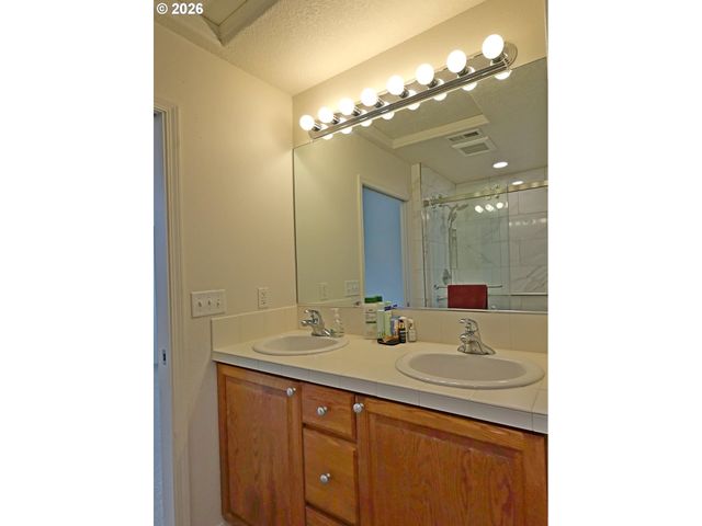 999 Se SACHA Pl, Hillsboro, OR 97123