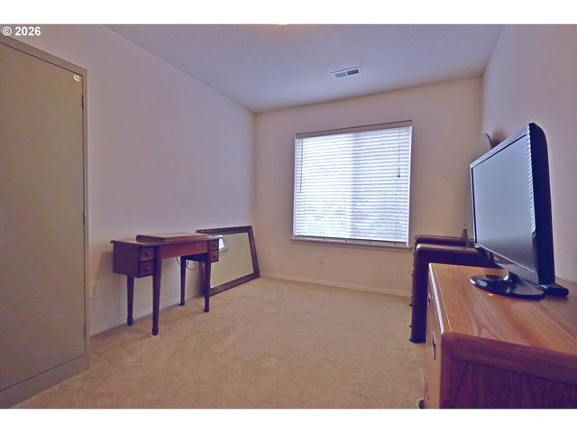 999 Se SACHA Pl, Hillsboro, OR 97123