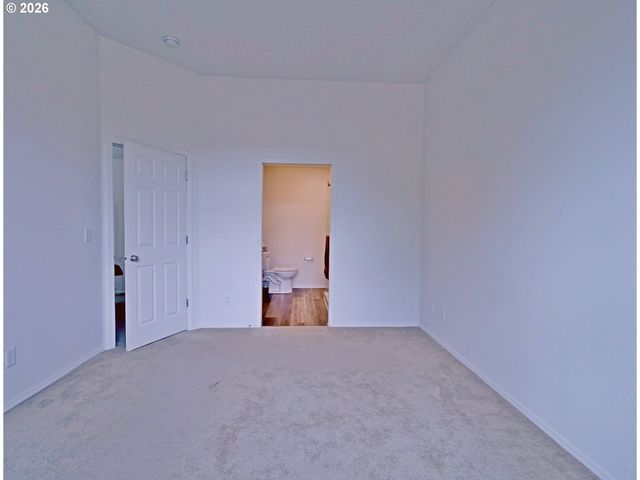 999 Se SACHA Pl, Hillsboro, OR 97123