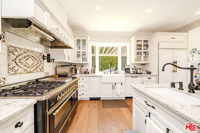 27 Horseshoe Lane, Palos Verdes Peninsula, CA 90274