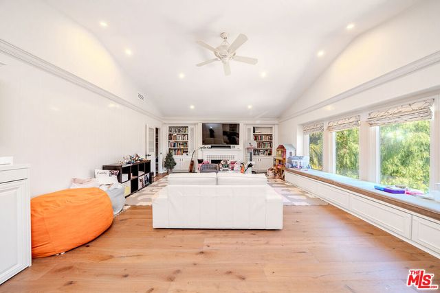 27 Horseshoe Lane, Palos Verdes Peninsula, CA 90274