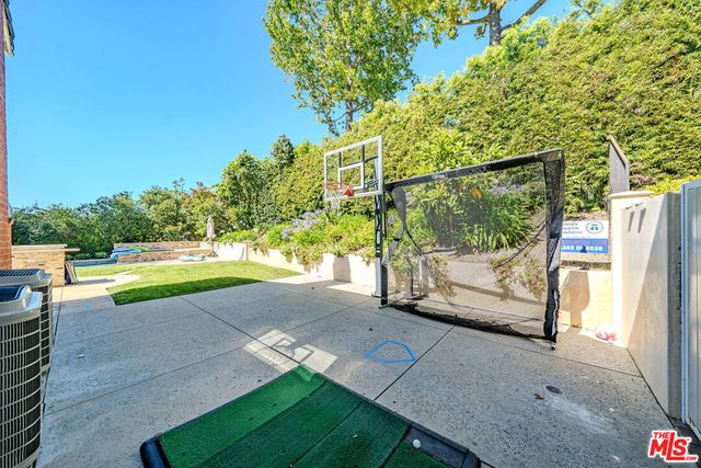 27 Horseshoe Lane, Palos Verdes Peninsula, CA 90274