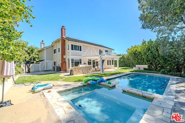 27 Horseshoe Lane, Palos Verdes Peninsula, CA 90274