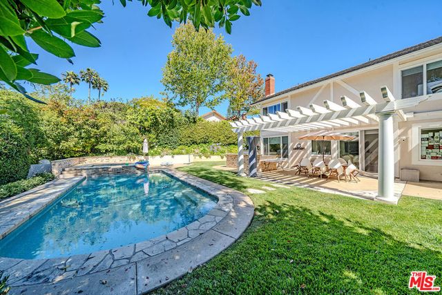 27 Horseshoe Lane, Palos Verdes Peninsula, CA 90274