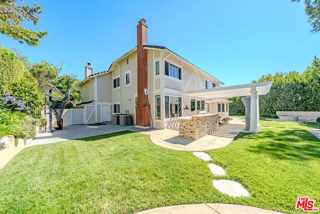 27 Horseshoe Lane, Palos Verdes Peninsula, CA 90274