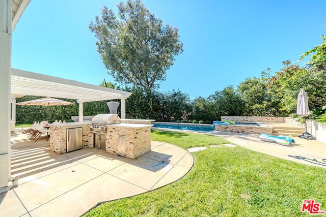 27 Horseshoe Lane, Palos Verdes Peninsula, CA 90274