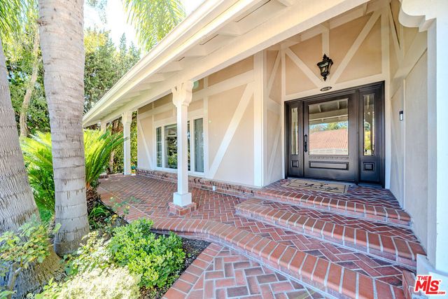 27 Horseshoe Lane, Palos Verdes Peninsula, CA 90274