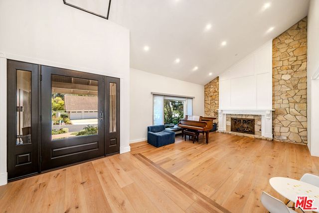 27 Horseshoe Lane, Palos Verdes Peninsula, CA 90274