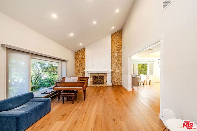 27 Horseshoe Lane, Palos Verdes Peninsula, CA 90274