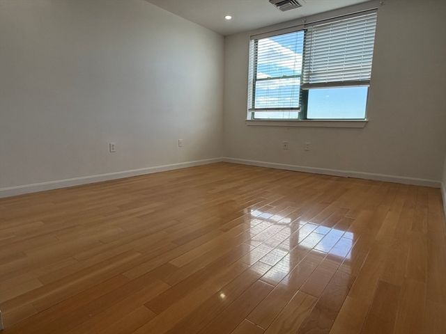 100 W Squantum St 516, Quincy, MA 02171