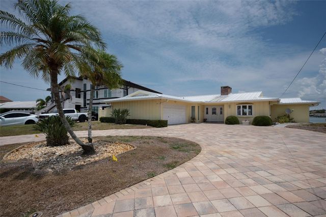 516 HARBOR DRIVE N, Indian Rocks Beach, FL 33785