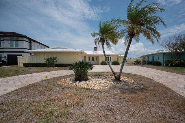 516 HARBOR DRIVE N, Indian Rocks Beach, FL 33785