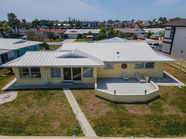 516 HARBOR DRIVE N, Indian Rocks Beach, FL 33785