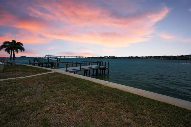 516 HARBOR DRIVE N, Indian Rocks Beach, FL 33785