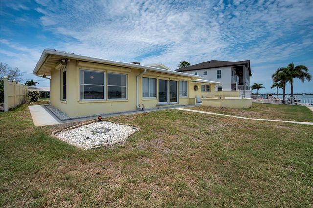 516 HARBOR DRIVE N, Indian Rocks Beach, FL 33785