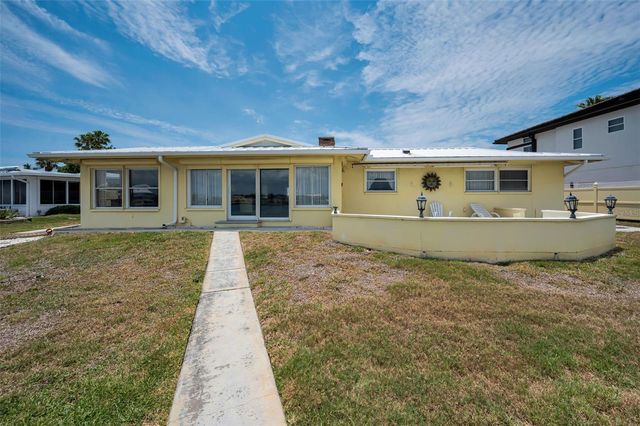 516 HARBOR DRIVE N, Indian Rocks Beach, FL 33785