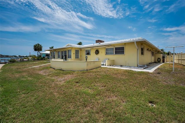 516 HARBOR DRIVE N, Indian Rocks Beach, FL 33785
