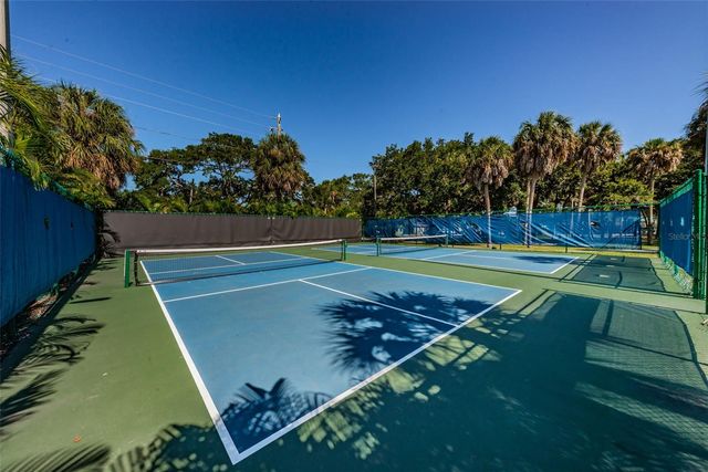 516 HARBOR DRIVE N, Indian Rocks Beach, FL 33785