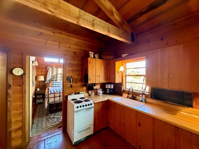 102 Oak Ridge Drive, Fort Davis, TX 79734