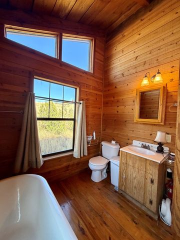 102 Oak Ridge Drive, Fort Davis, TX 79734