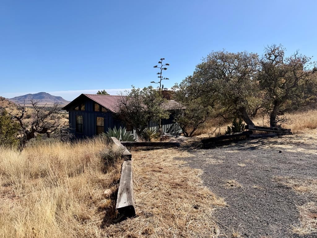 102 Oak Ridge Drive, Fort Davis, TX 79734