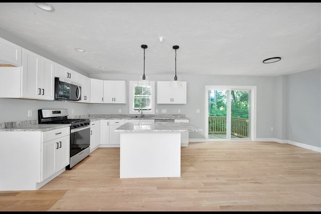 299 Quincy St, Building 3 3, Holbrook, MA 02343