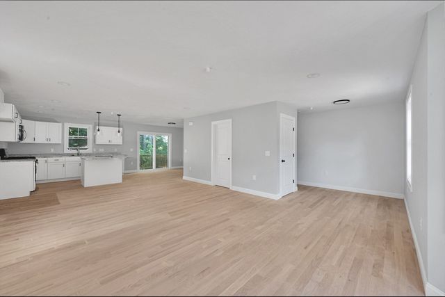 299 Quincy St, Building 3 3, Holbrook, MA 02343