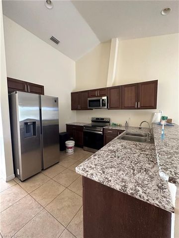 4724 26th ST SW, Lehigh Acres, FL 33973