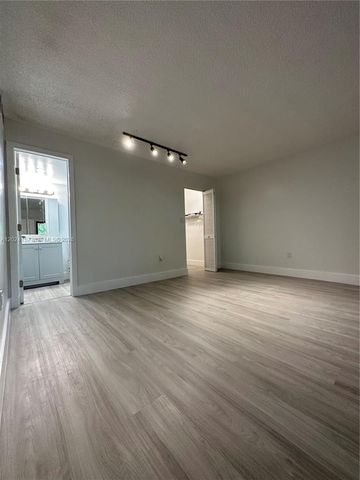 10813 NW 7th St 5-11, Miami, FL 33172