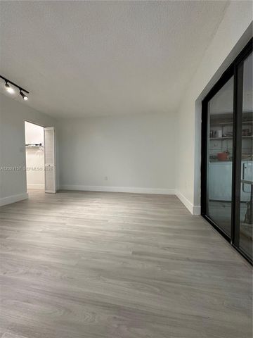 10813 NW 7th St 5-11, Miami, FL 33172