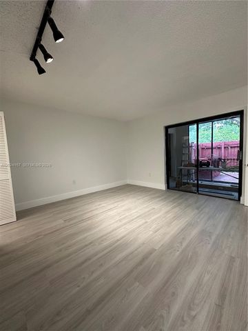 10813 NW 7th St 5-11, Miami, FL 33172