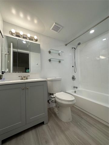 10813 NW 7th St 5-11, Miami, FL 33172