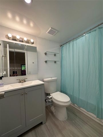 10813 NW 7th St 5-11, Miami, FL 33172