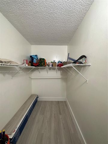 10813 NW 7th St 5-11, Miami, FL 33172