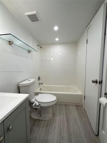 10813 NW 7th St 5-11, Miami, FL 33172