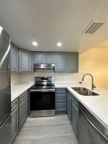 10813 NW 7th St 5-11, Miami, FL 33172