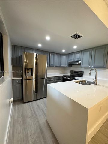 10813 NW 7th St 5-11, Miami, FL 33172