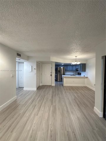 10813 NW 7th St 5-11, Miami, FL 33172