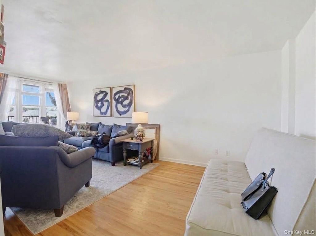 60 Hempstead Avenue 2H, Lynbrook, NY 11563 — photo 2