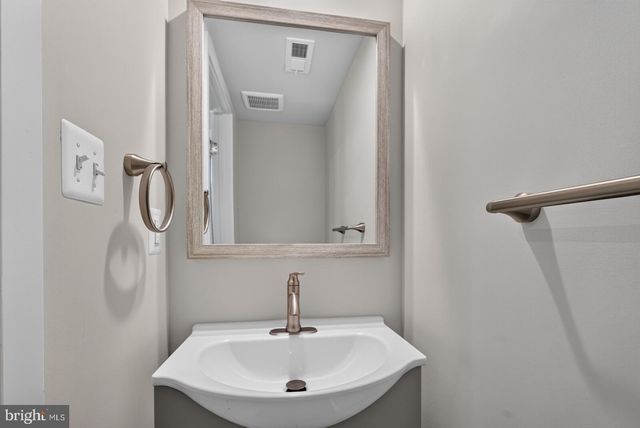 19873 GREEN VILLAGE DR, Montgomery Village, MD 20886