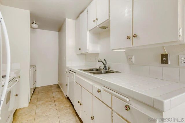 7876 Camino Huerta, San Diego, CA 92122