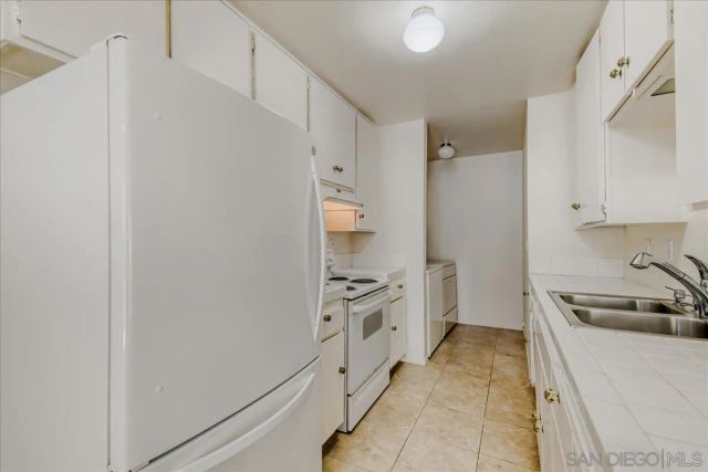 7876 Camino Huerta, San Diego, CA 92122