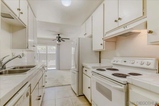 7876 Camino Huerta, San Diego, CA 92122