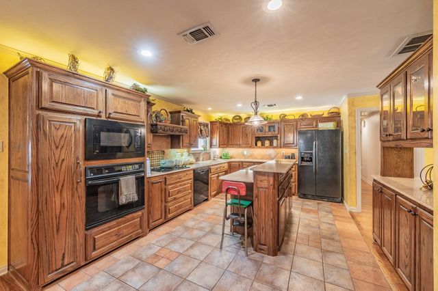 300 Shoreline Drive, Azle, TX 76020